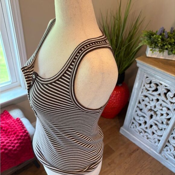 American Eagle “ Tuck it in” Henley Brown and White Women's Tank Top NWOT - Picture 6 of 6